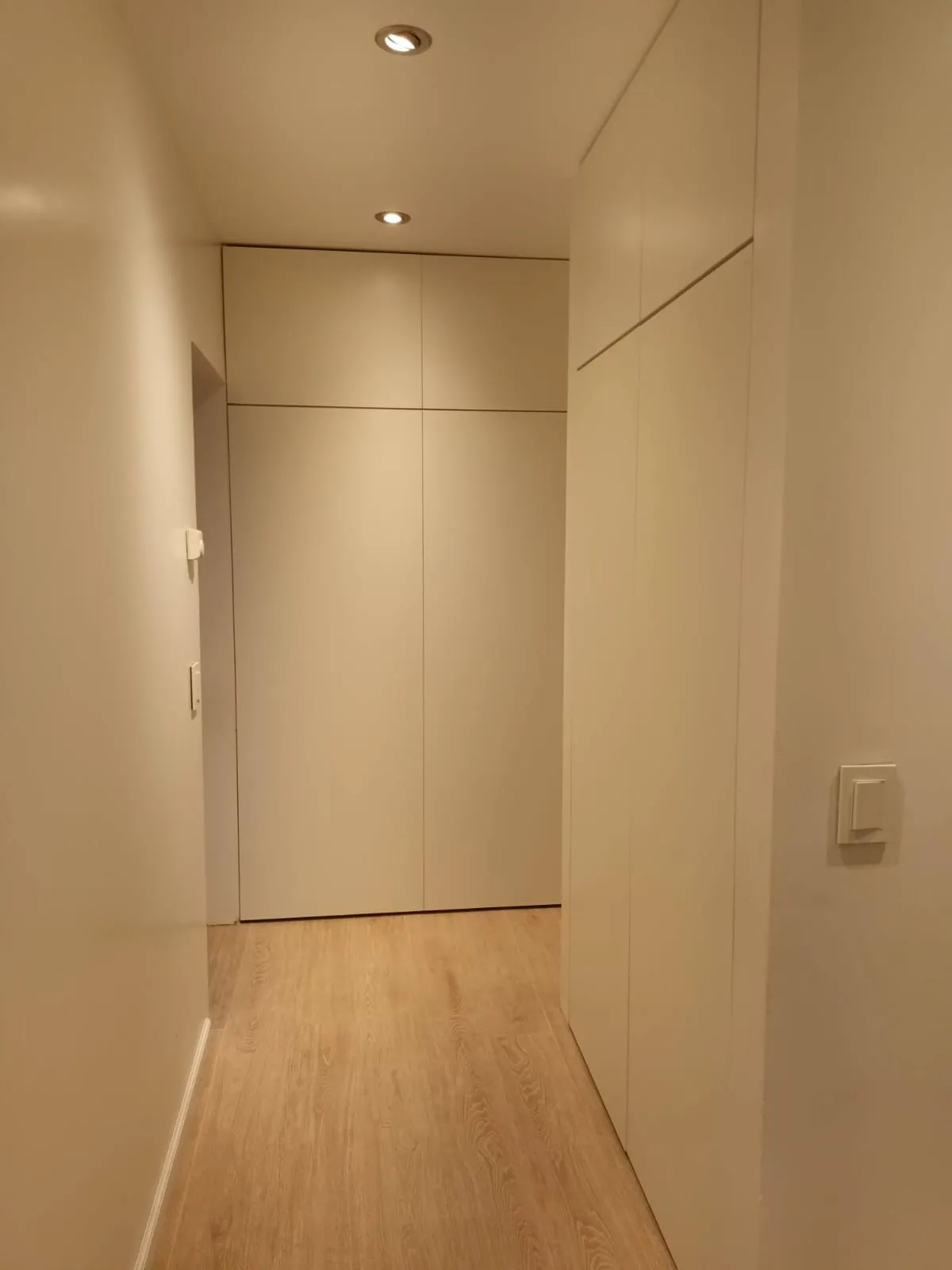 Muebles de habitación a medida — placards y mesitas de luz