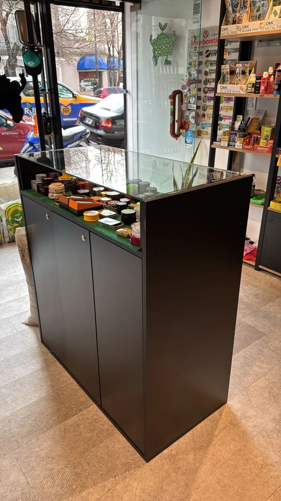 Muebles para locales comerciales a medida